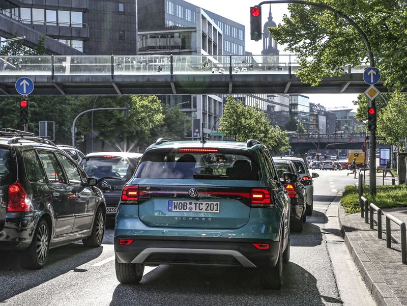 Die Stimmung im Straßenverkehr ist oft angespannt. Foto: SP-X
